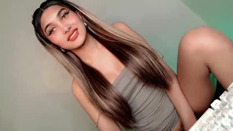 Snapshot of its_me_arabella chatting on February 15, 5:09 am Bella online show from February 15, 5:09 am