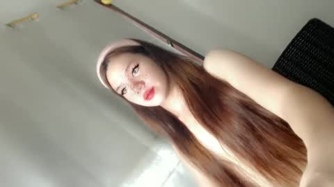 EZZIE online show from January 26, 2:03 am