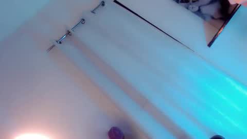 EZZIE online show from February 17, 9:52 pm