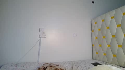 Snapshot of its_metney chatting on May 15, 2:51 am Metney online show from May 15, 2:51 am
