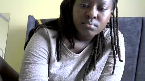 Snapshot of its_sweet chatting on February 6, 8:50 am BigAss horny online show from February 6, 8:50 am