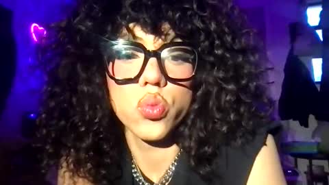 Snapshot of itsariessecrets chatting on February 1, 12:07 am itsariessecrets online show from February 1, 12:07 am