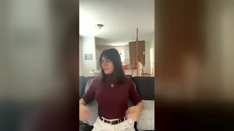 Snapshot of itschloelaurent chatting on May 4, 3:30 pm itschloelaurent online show from May 4, 3:30 pm