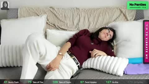 Snapshot of itschloelaurent chatting on May 16, 6:28 pm itschloelaurent online show from May 16, 6:28 pm