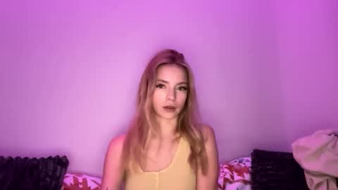Danielle Rose online show from May 19, 2:18 am
