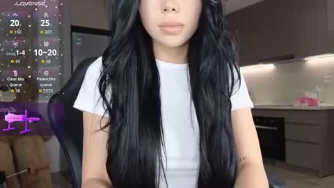 Queen Liya online show from October 28, 5:15 pm