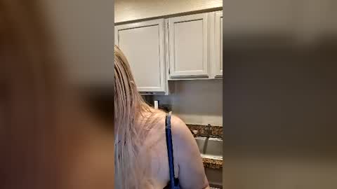 Itsglitchh222 online show from August 5, 1:36 pm