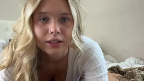 Snapshot of itsmadisynmae chatting on September 9, 3:44 pm OF  madisynmaee online show from September 9, 3:44 pm