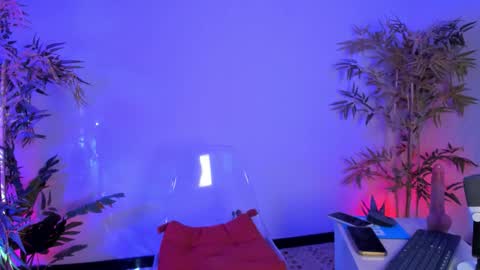 itsmroom online show from January 8, 1:13 pm