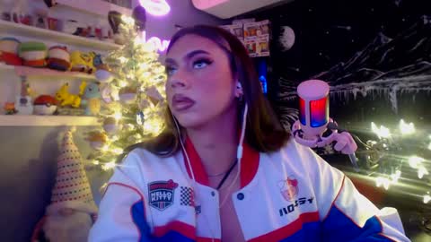 Snapshot of itsnickibabyy chatting on December 2, 10:45 pm Nicki Foxx online show from December 2, 10:45 pm