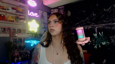 Snapshot of itsnickibabyy chatting on February 14, 1:34 am Nicki Foxx online show from February 14, 1:34 am