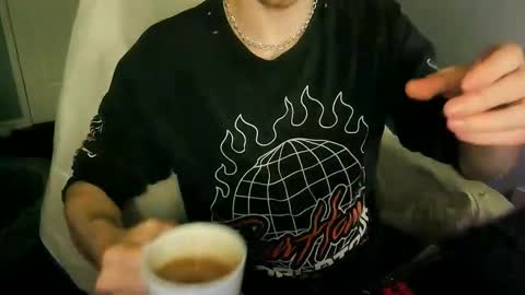 Snapshot of itsnotliam834 chatting on September 9, 2:33 am itsnotliam834 online show from September 9, 2:33 am