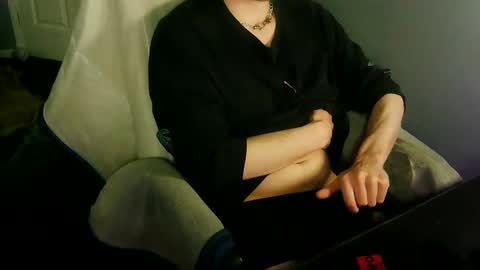 Snapshot of itsnotliam834 chatting on September 17, 1:18 am itsnotliam834 online show from September 17, 1:18 am