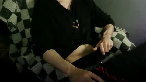 Snapshot of itsnotliam834 chatting on October 20, 1:06 am itsnotliam834 online show from October 20, 1:06 am