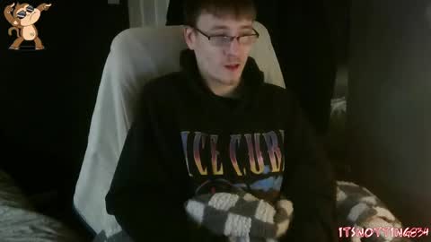 Snapshot of itsnotting834 chatting on February 7, 1:43 pm    online show from February 7, 1:43 pm