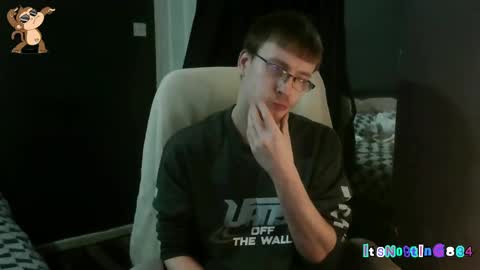 Snapshot of itsnotting834 chatting on February 12, 9:11 pm    online show from February 12, 9:11 pm