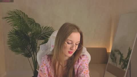 Snapshot of itsolivegarden chatting on October 22, 5:52 am itsolivegarden online show from October 22, 5:52 am