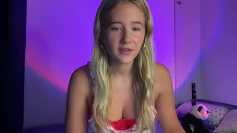 Snapshot of itsssosierra chatting on February 26, 7:49 pm  Sierra  online show from February 26, 7:49 pm