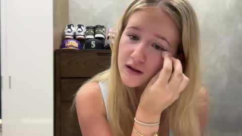 Snapshot of itsssosierra chatting on October 21, 12:00 am  Sierra  online show from October 21, 12:00 am