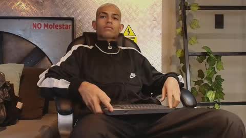 itszairen online show from February 17, 4:20 am