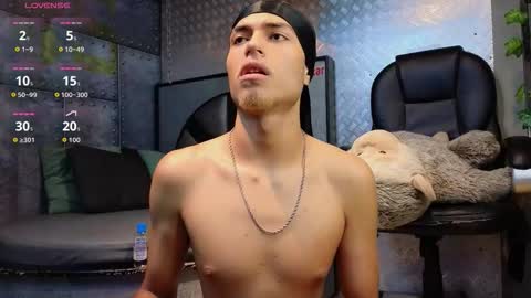 itszairen online show from March 12, 4:18 am