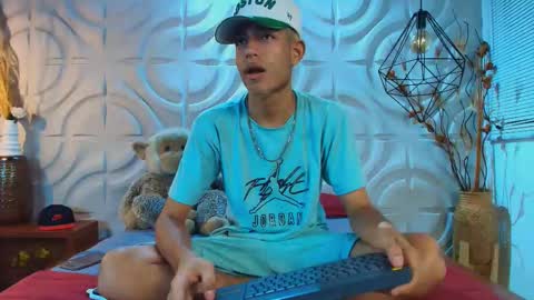 itszairen online show from March 25, 3:56 am