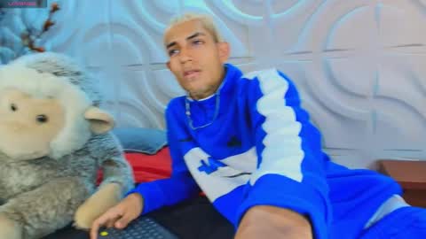 itszairen online show from March 29, 3:17 am