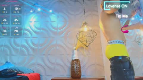 itszairen online show from March 31, 3:19 am