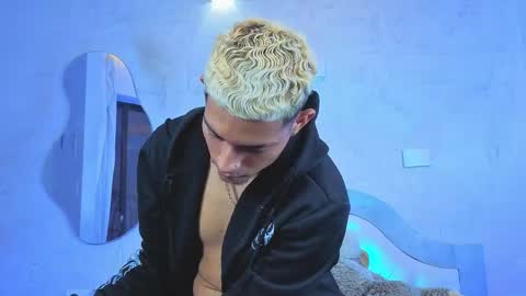 itszairen online show from April 14, 3:23 am