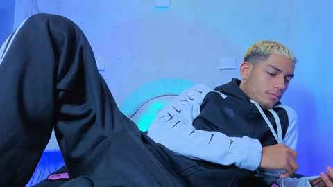 itszairen online show from April 15, 3:57 am