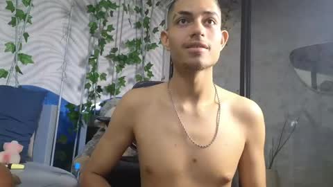 itszairen online show from June 5, 11:43 pm