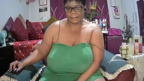 itumeleng74 online show from October 16, 5:36 pm