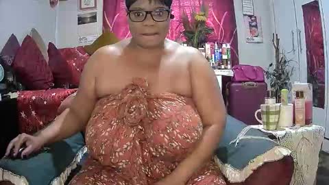 itumeleng74 online show from October 17, 5:43 am