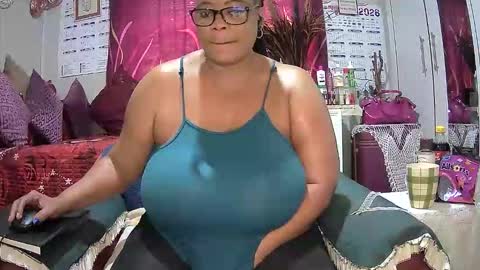 itumeleng74 online show from April 24, 5:43 am