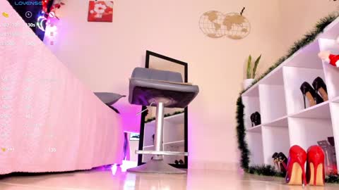 Snapshot of itzel__ chatting on December 10, 5:00 pm Call me Itzel online show from December 10, 5:00 pm