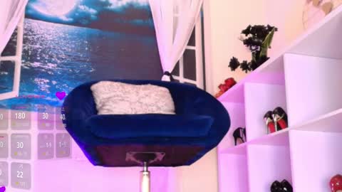 Snapshot of itzel__ chatting on March 10, 1:54 pm Call me Itzel online show from March 10, 1:54 pm