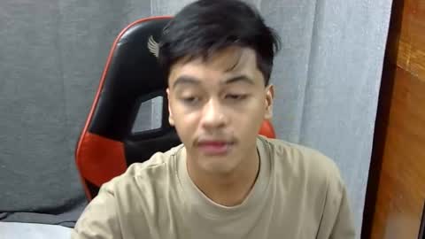 Snapshot of itzme_jhonfred chatting on April 25, 3:53 pm Jhonfred online show from April 25, 3:53 pm