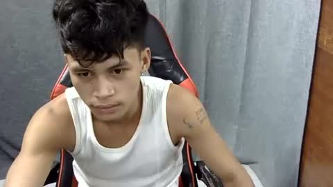 Snapshot of itzme_john chatting on May 1, 11:09 pm itzme_john online show from May 1, 11:09 pm