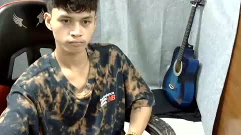 Snapshot of itzme_john chatting on May 6, 5:40 pm itzme_john online show from May 6, 5:40 pm
