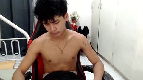 Snapshot of itzme_john chatting on June 27, 7:46 am itzme_john online show from June 27, 7:46 am