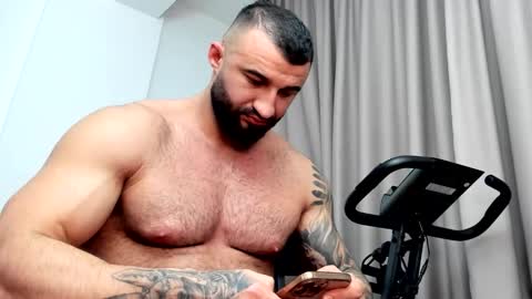 iustinmucle95 online show from December 24, 9:55 pm