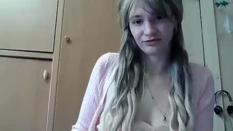 Snapshot of ivetta911 chatting on November 6, 9:10 am ivetta911 online show from November 6, 9:10 am