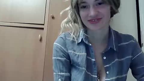 Snapshot of ivetta911 chatting on December 21, 1:29 pm ivetta911 online show from December 21, 1:29 pm