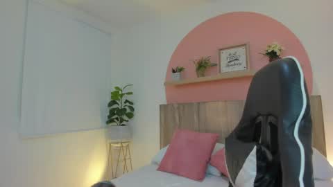 I V E T T E online show from April 14, 7:42 pm