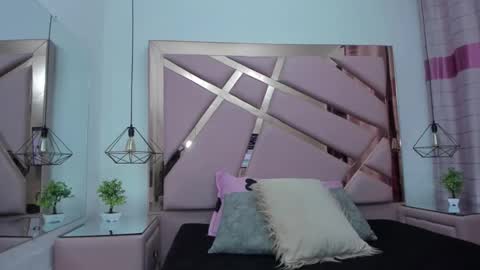 IvonJanice online show from October 31, 1:23 pm