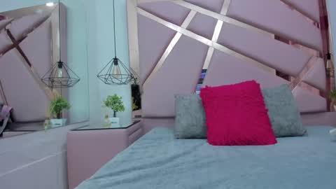 IvonJanice online show from November 20, 1:22 pm