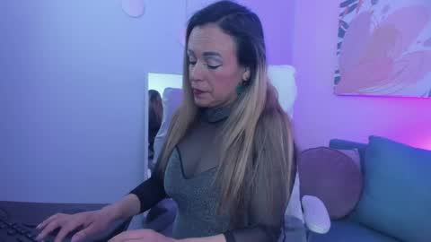 Ivonne online show from April 22, 1:12 pm