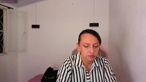 Snapshot of ivonne_ferrer__ chatting on December 2, 3:12 am IVONNE online show from December 2, 3:12 am