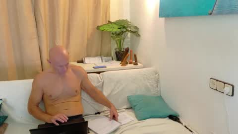 ivonneanddom online show from October 29, 10:39 am