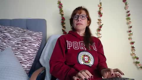 Snapshot of ivonnehills_19 chatting on May 13, 10:17 pm Ivonne online show from May 13, 10:17 pm